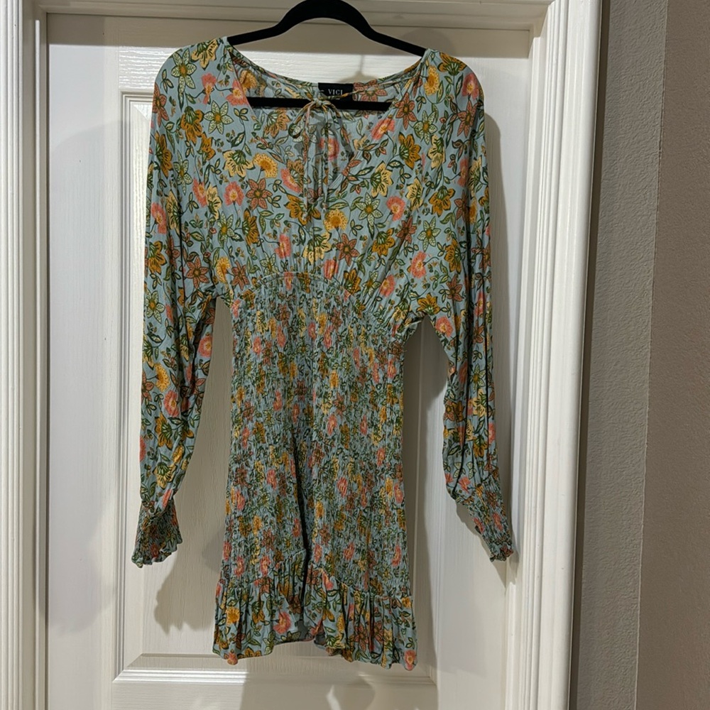 VICI woman's dress size small